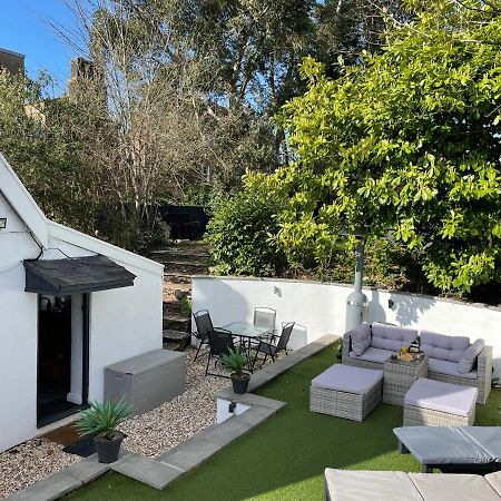 2 Bedroom Cosy Cottage With Hot Tub In Hambrook Close To Bristol City Centre Extérieur photo