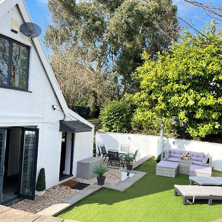 2 Bedroom Cosy Cottage With Hot Tub In Hambrook Close To Bristol City Centre Extérieur photo