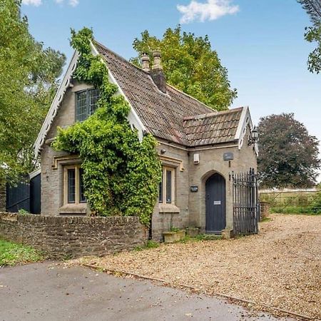2 Bedroom Cosy Cottage With Hot Tub In Hambrook Close To Bristol City Centre Extérieur photo