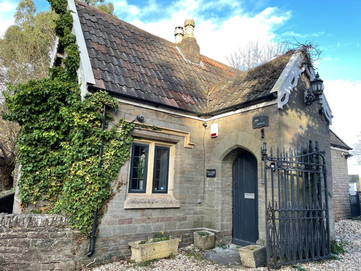 2 Bedroom Cosy Cottage With Hot Tub In Hambrook Close To Bristol City Centre Extérieur photo