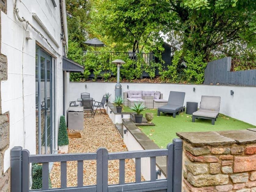 2 Bedroom Cosy Cottage With Hot Tub In Hambrook Close To Bristol City Centre Extérieur photo
