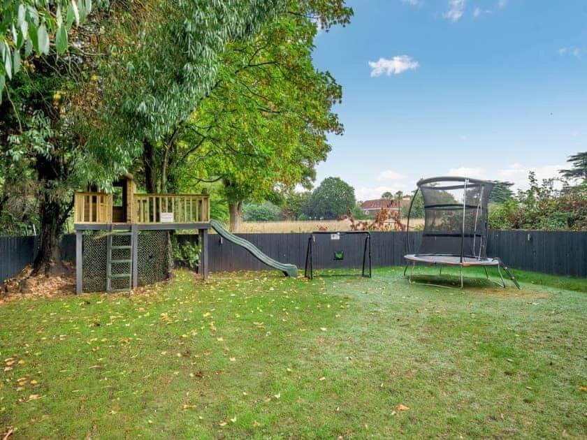 2 Bedroom Cosy Cottage With Hot Tub In Hambrook Close To Bristol City Centre Extérieur photo